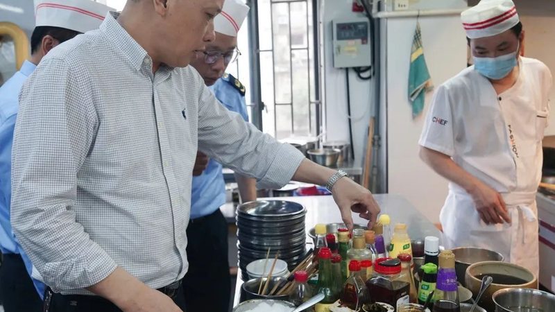 蜜饯果干礼盒：从选材到包装，揭秘健康零食的诞生奥秘
